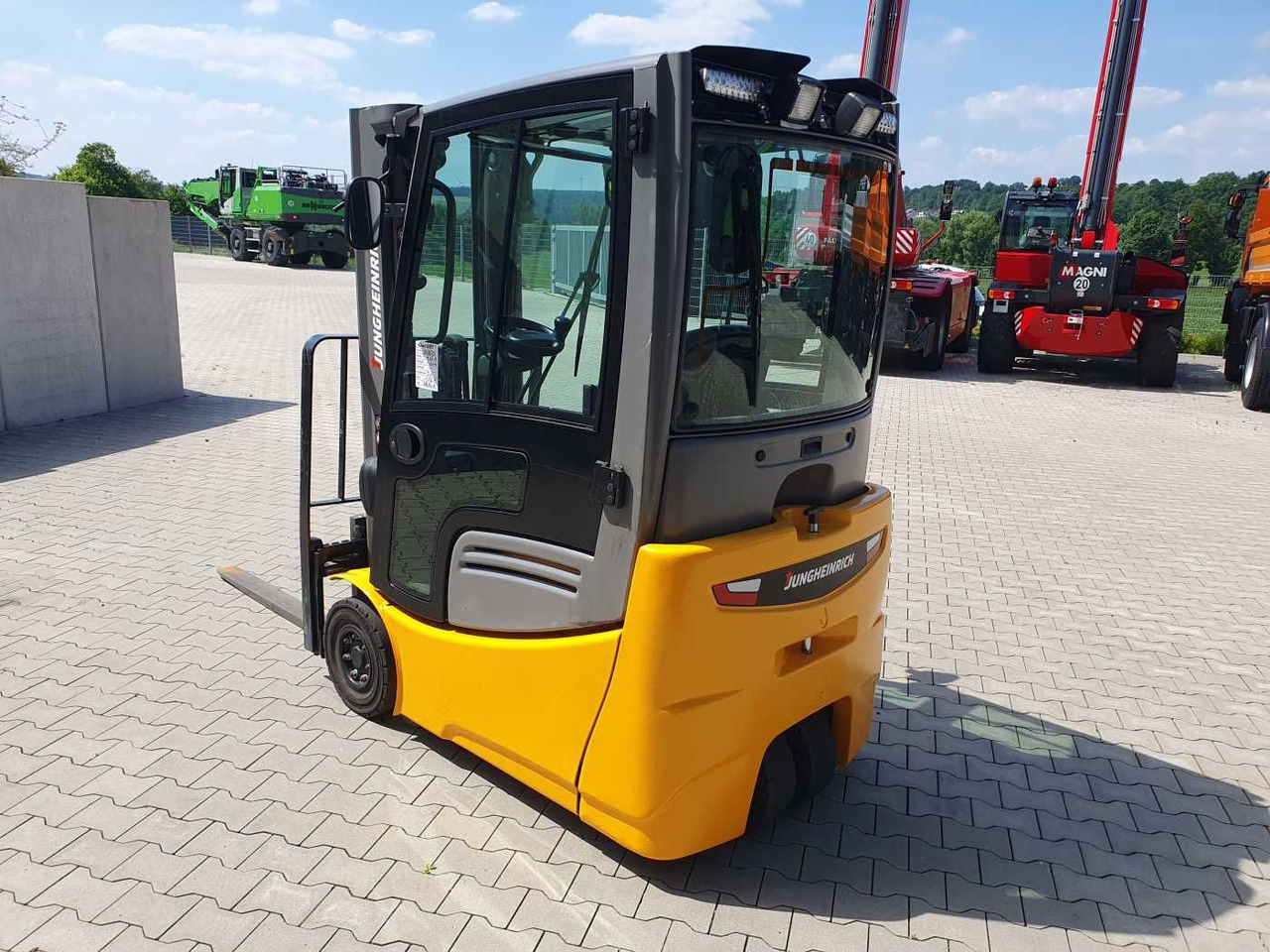 Jungheinrich EFG 215 / Triplex: 4.25m! / SS / 2.472h! / 2020 - Electric forklift: picture 5 Jungheinrich EFG 215 / Triplex: 4.25m! / SS / 2.472h! / 2020 - Electric forklift: picture 5