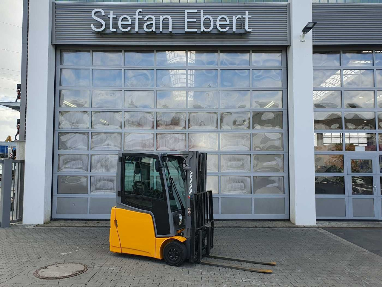 Jungheinrich EFG 215 / Triplex: 4.25m! / SS / 2.472h! / 2020 - Electric forklift: picture 1 Jungheinrich EFG 215 / Triplex: 4.25m! / SS / 2.472h! / 2020 - Electric forklift: picture 1