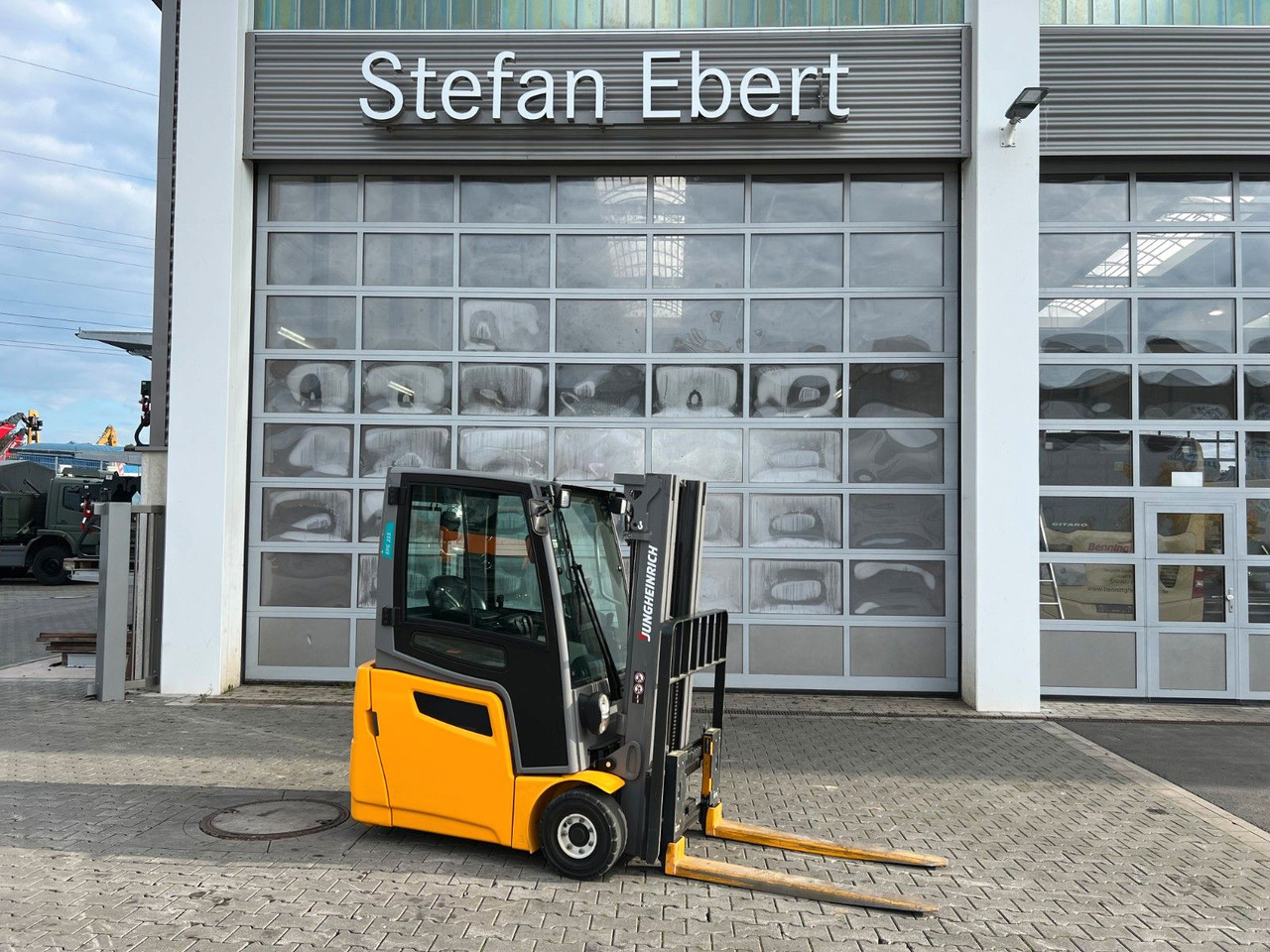 Jungheinrich EFG 215 / Triplex: 4.25m! / SS / 4.029h - Electric forklift: picture 1 Jungheinrich EFG 215 / Triplex: 4.25m! / SS / 4.029h - Electric forklift: picture 1