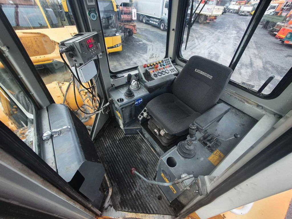 Bulldozer Liebherr RL 42 B / Rohrleger / Pipelayer / nur 4.861h! Liebherr RL 42 B / Rohrleger / Pipelayer / nur 4.861h!: picture 13