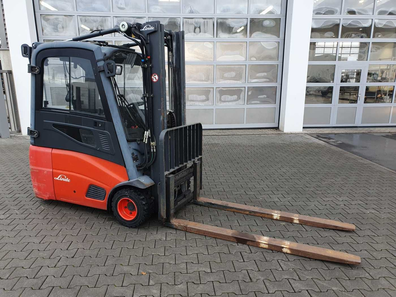 Linde E18 - 01 / Triplex: 4.50m! / SS / nur 5.672h! - Electric forklift: picture 2 Linde E18 - 01 / Triplex: 4.50m! / SS / nur 5.672h! - Electric forklift: picture 2