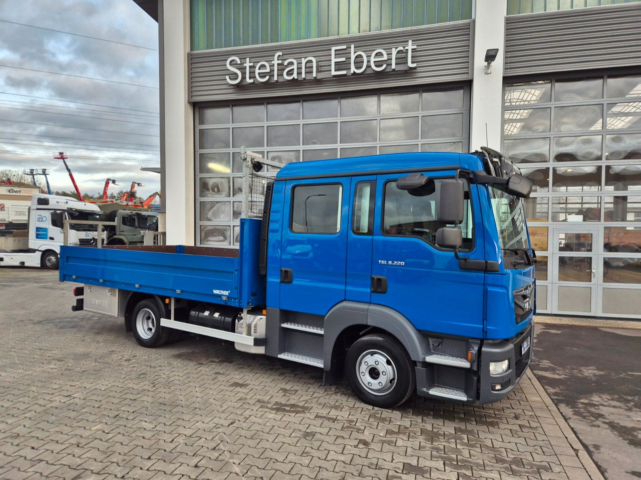 MAN TGL 8.220 4x2 BL Doka 7 Sitze AHK Klima Standh. - Open body delivery van, Combi van: picture 2 MAN TGL 8.220 4x2 BL Doka 7 Sitze AHK Klima Standh. - Open body delivery van, Combi van: picture 2