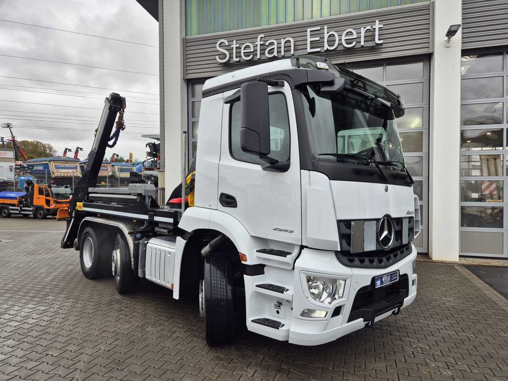 Mercedes-Benz Arocs 2543 L 6x2/4 Hiab TS 2018 TAZ Funk - Skip loader truck: picture 2 Mercedes-Benz Arocs 2543 L 6x2/4 Hiab TS 2018 TAZ Funk - Skip loader truck: picture 2