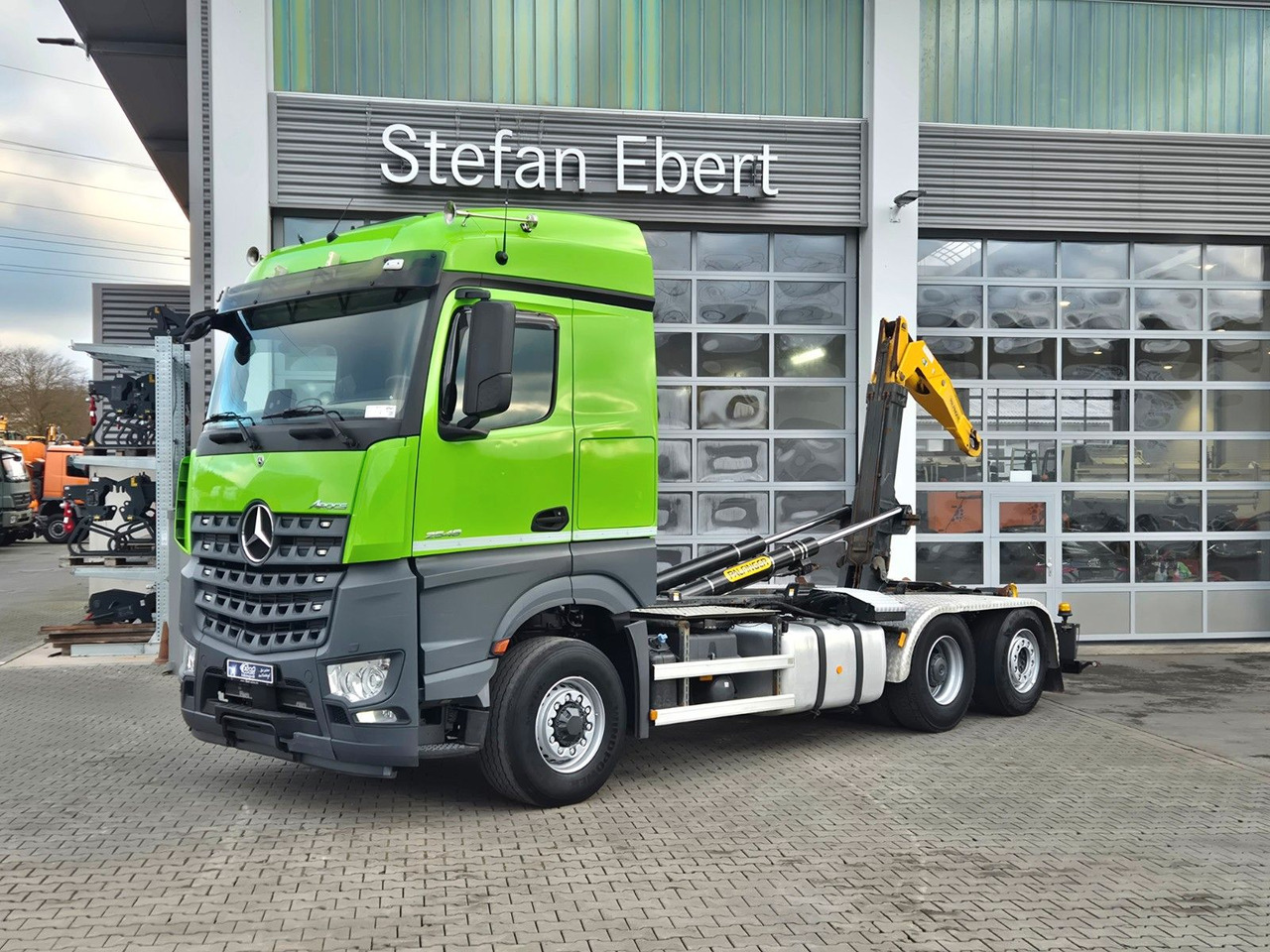 Mercedes-Benz Arocs 2548 L 6x2/4 HAD Palfinger T20A AHK - Hook lift truck: picture 1 Mercedes-Benz Arocs 2548 L 6x2/4 HAD Palfinger T20A AHK - Hook lift truck: picture 1