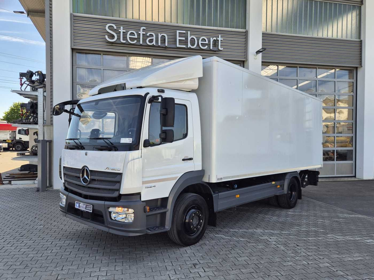 Mercedes-Benz Atego 1524 L Klima Standheizung LBW 1.500kg - Box truck: picture 1 Mercedes-Benz Atego 1524 L Klima Standheizung LBW 1.500kg - Box truck: picture 1