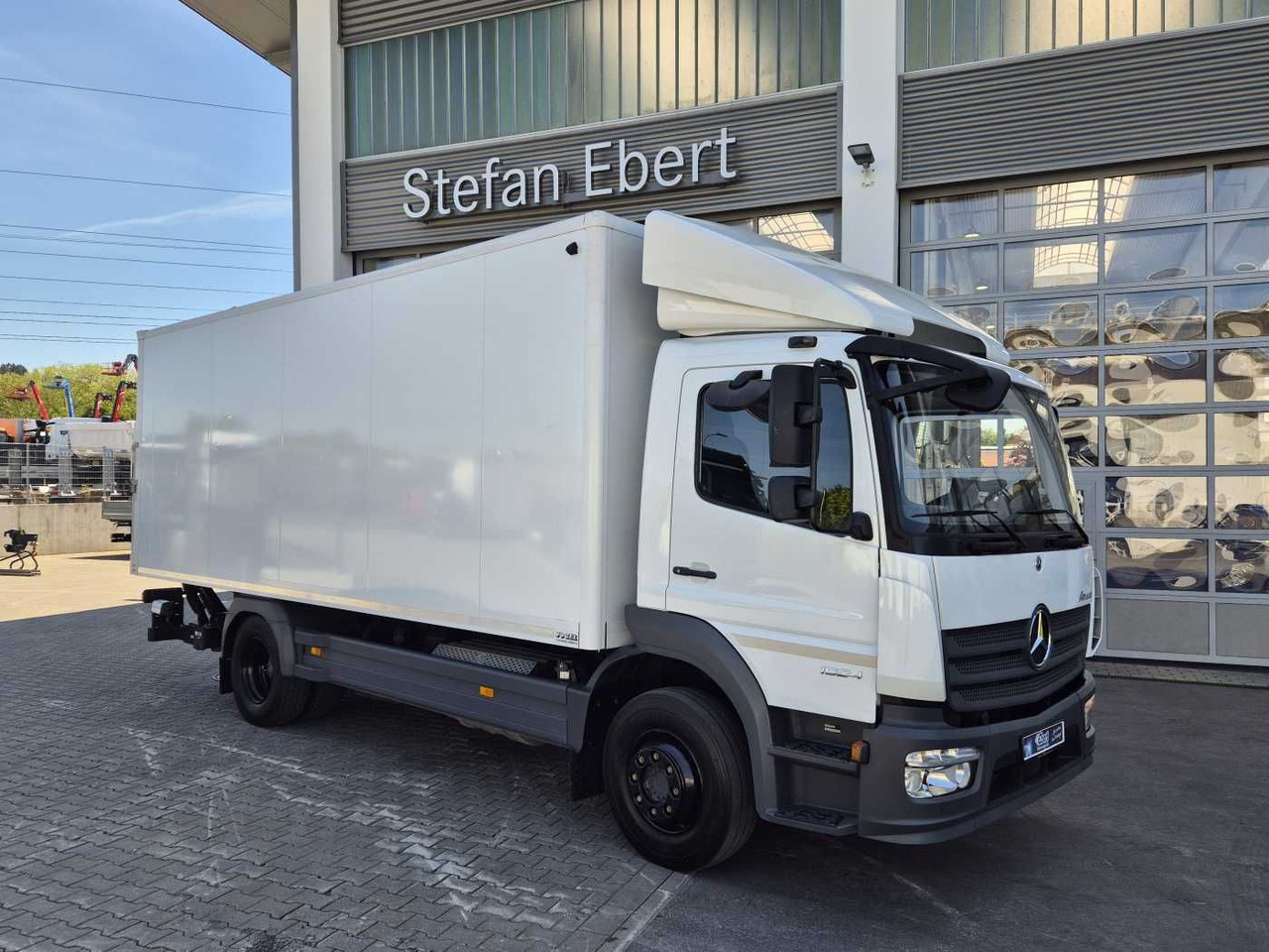 Mercedes-Benz Atego 1524 L Klima Standheizung LBW 1.500kg - Box truck: picture 2 Mercedes-Benz Atego 1524 L Klima Standheizung LBW 1.500kg - Box truck: picture 2