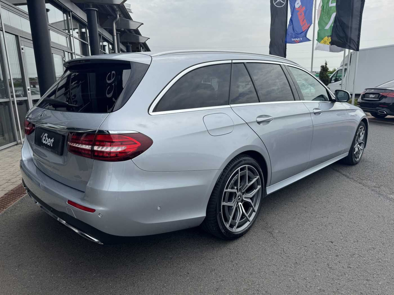 Mercedes-Benz E 220d T AMG+AHK+ESD+RKamera+TotW+ Ambiente - Car: picture 4 Mercedes-Benz E 220d T AMG+AHK+ESD+RKamera+TotW+ Ambiente - Car: picture 4