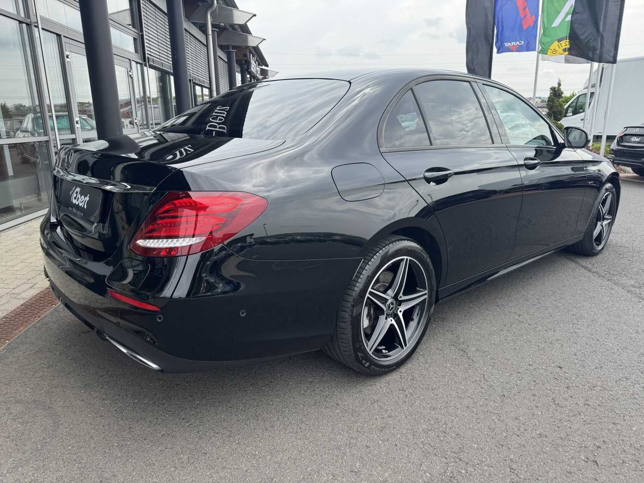 Mercedes-Benz E 300de 9G AMG+Pano+Memory+Ambiente+RFK+Night - Sedan: picture 4 Mercedes-Benz E 300de 9G AMG+Pano+Memory+Ambiente+RFK+Night - Sedan: picture 4