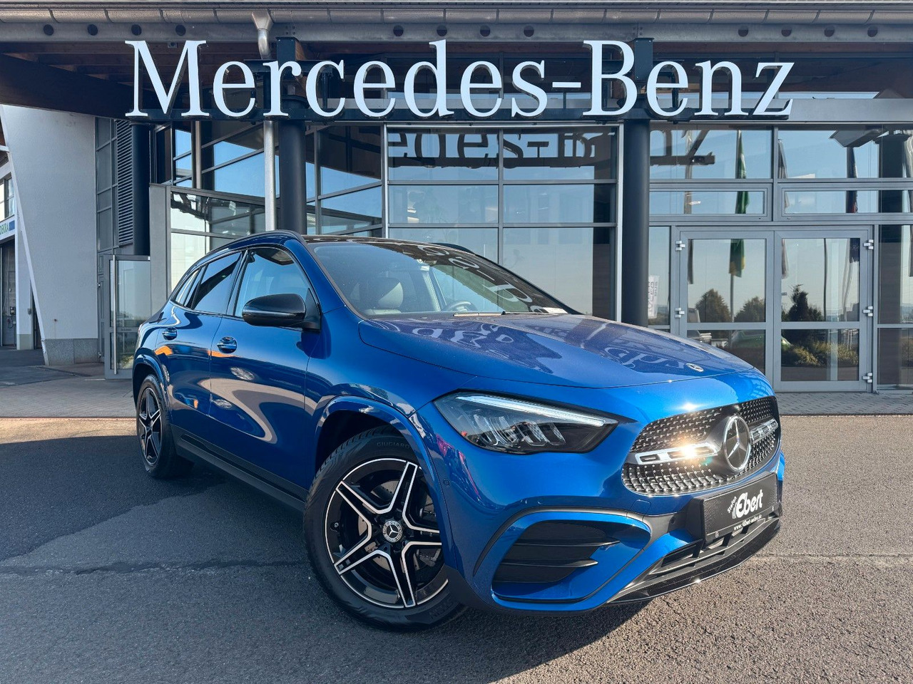 Mercedes-Benz GLA 200 AMG+PANO+DistrPlus+RFK+Night - SUV: picture 1 Mercedes-Benz GLA 200 AMG+PANO+DistrPlus+RFK+Night - SUV: picture 1