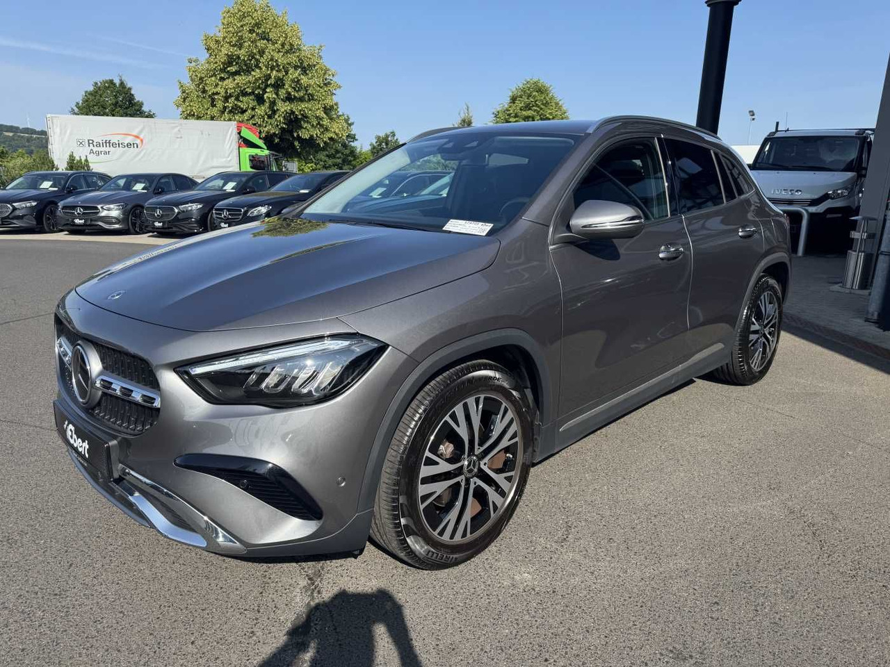 Mercedes-Benz GLA 200d 4M Progressive+Distr+Ambiente+Offroad - SUV: picture 2 Mercedes-Benz GLA 200d 4M Progressive+Distr+Ambiente+Offroad - SUV: picture 2