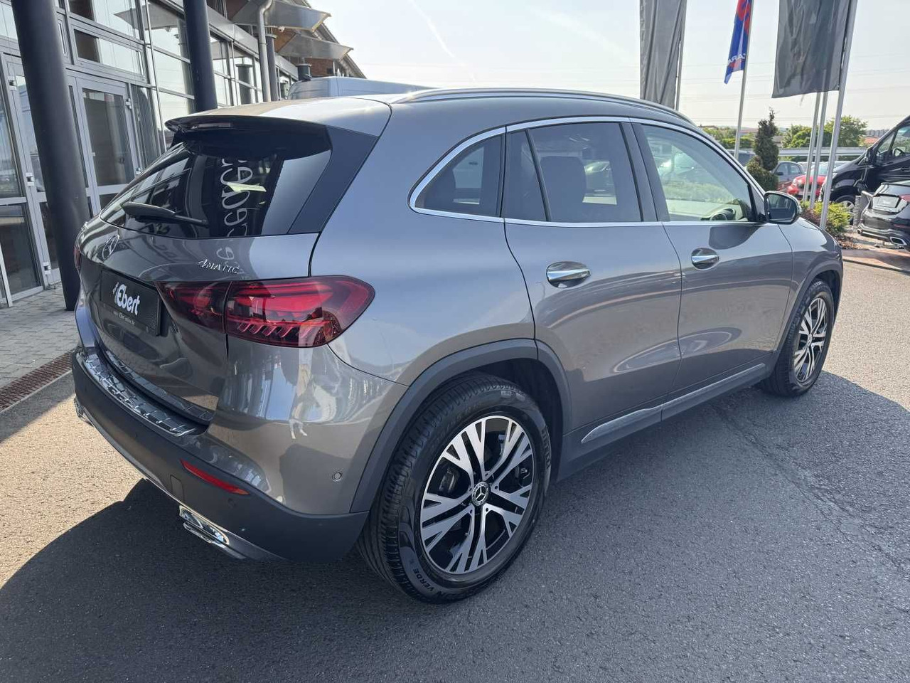 Mercedes-Benz GLA 200d 4M Progressive+Distr+Ambiente+Offroad - SUV: picture 4 Mercedes-Benz GLA 200d 4M Progressive+Distr+Ambiente+Offroad - SUV: picture 4
