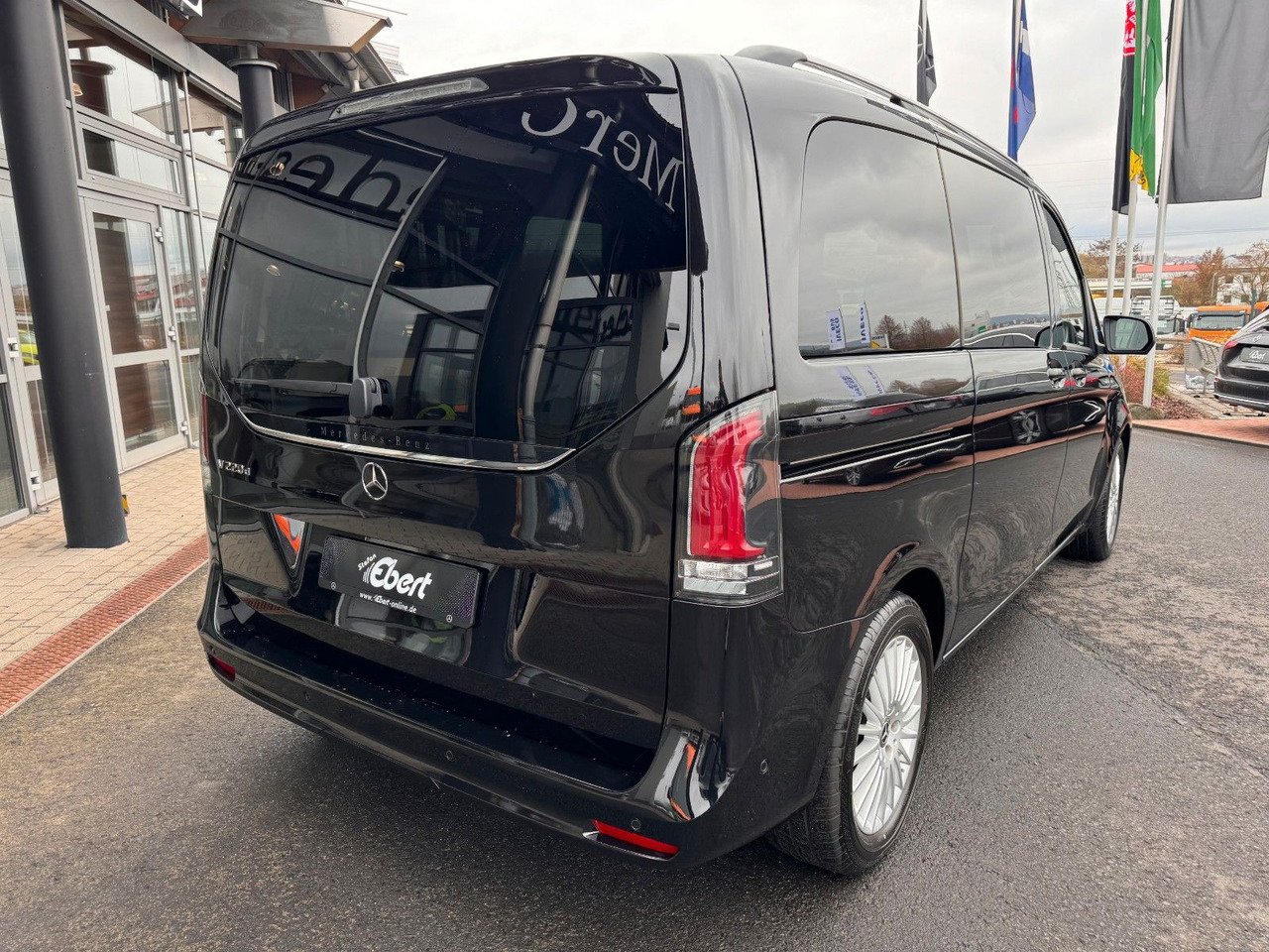 Mercedes-Benz V 220 d STYLE K Liege-Paket AHK2,5 DISTRONIC - Passenger van: picture 4 Mercedes-Benz V 220 d STYLE K Liege-Paket AHK2,5 DISTRONIC - Passenger van: picture 4