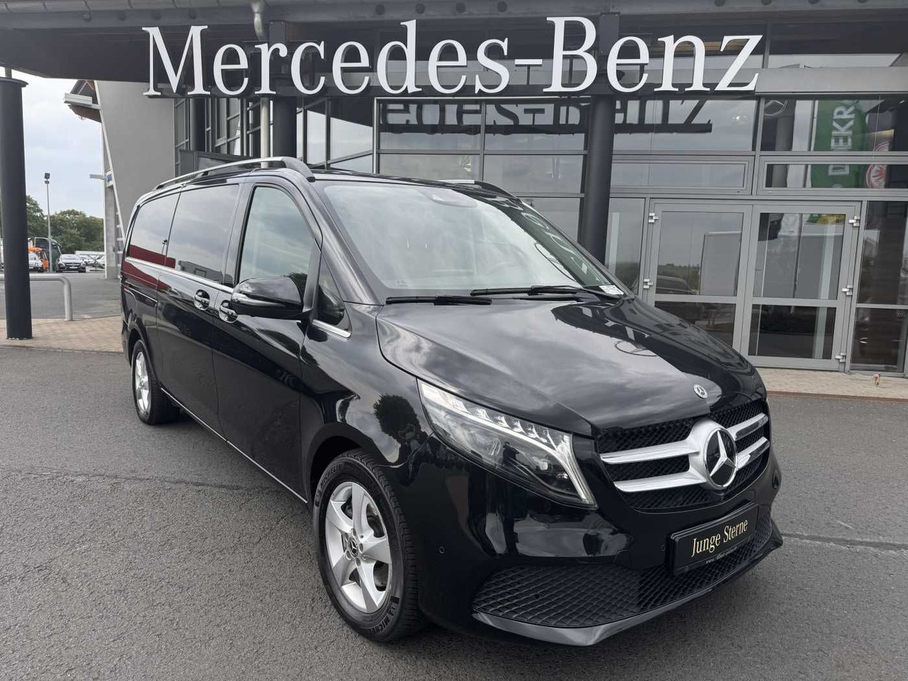 Mercedes-Benz V 300 d 4MATIC AVA 3430 AHK2,5 DISTRONIC 360 - Car: picture 1 Mercedes-Benz V 300 d 4MATIC AVA 3430 AHK2,5 DISTRONIC 360 - Car: picture 1