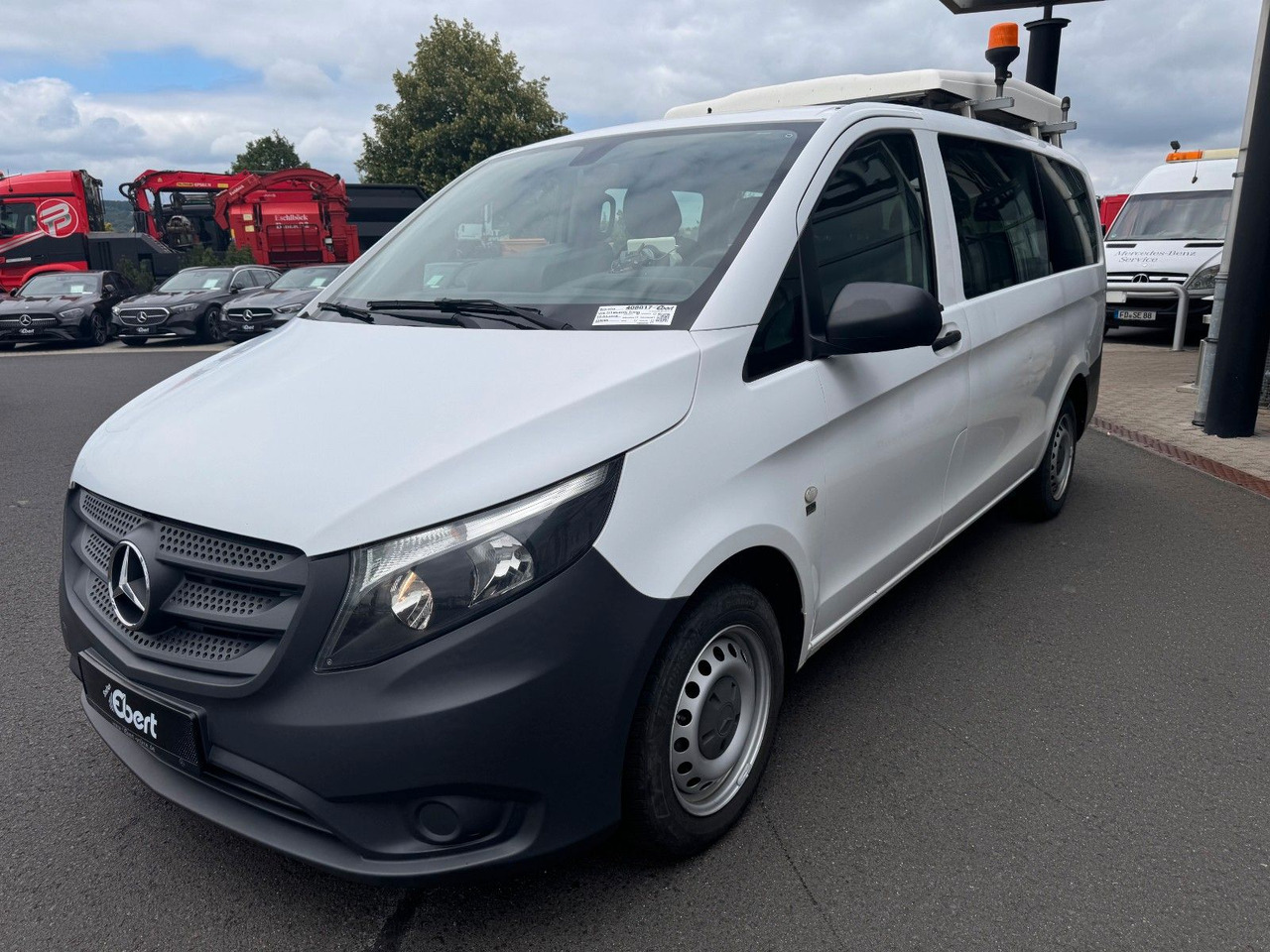 Passenger van Mercedes-Benz Vito 111 CDI Tourer Begleitfahrzeug BF3+ / WVZ: picture 9