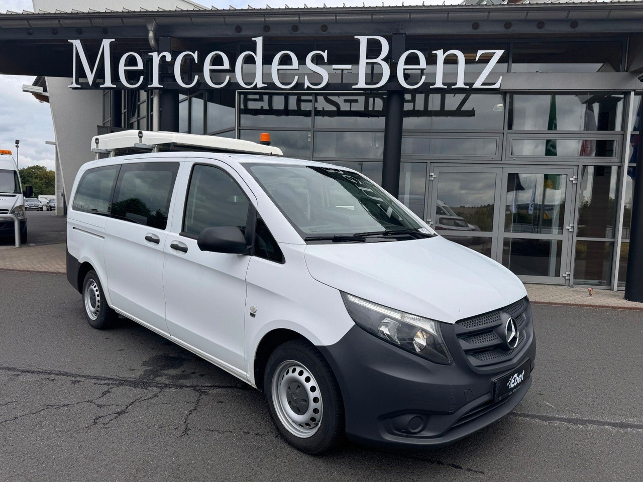 Passenger van Mercedes-Benz Vito 111 CDI Tourer Begleitfahrzeug BF3+ / WVZ: picture 7