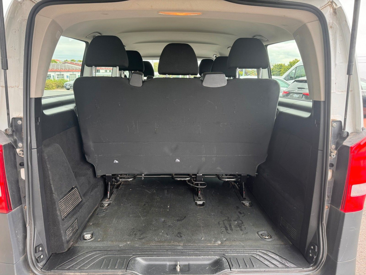 Passenger van Mercedes-Benz Vito 111 CDI Tourer Begleitfahrzeug BF3+ / WVZ: picture 12