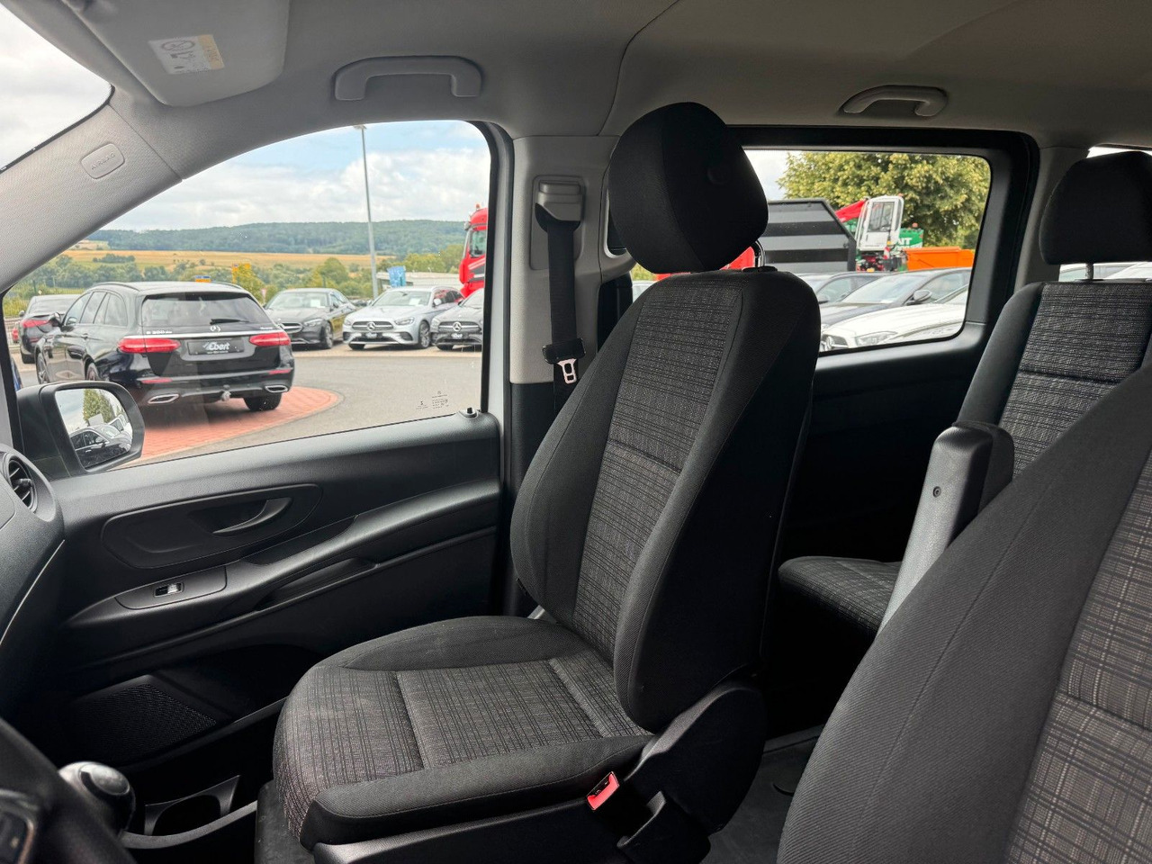 Passenger van Mercedes-Benz Vito 111 CDI Tourer Begleitfahrzeug BF3+ / WVZ: picture 16