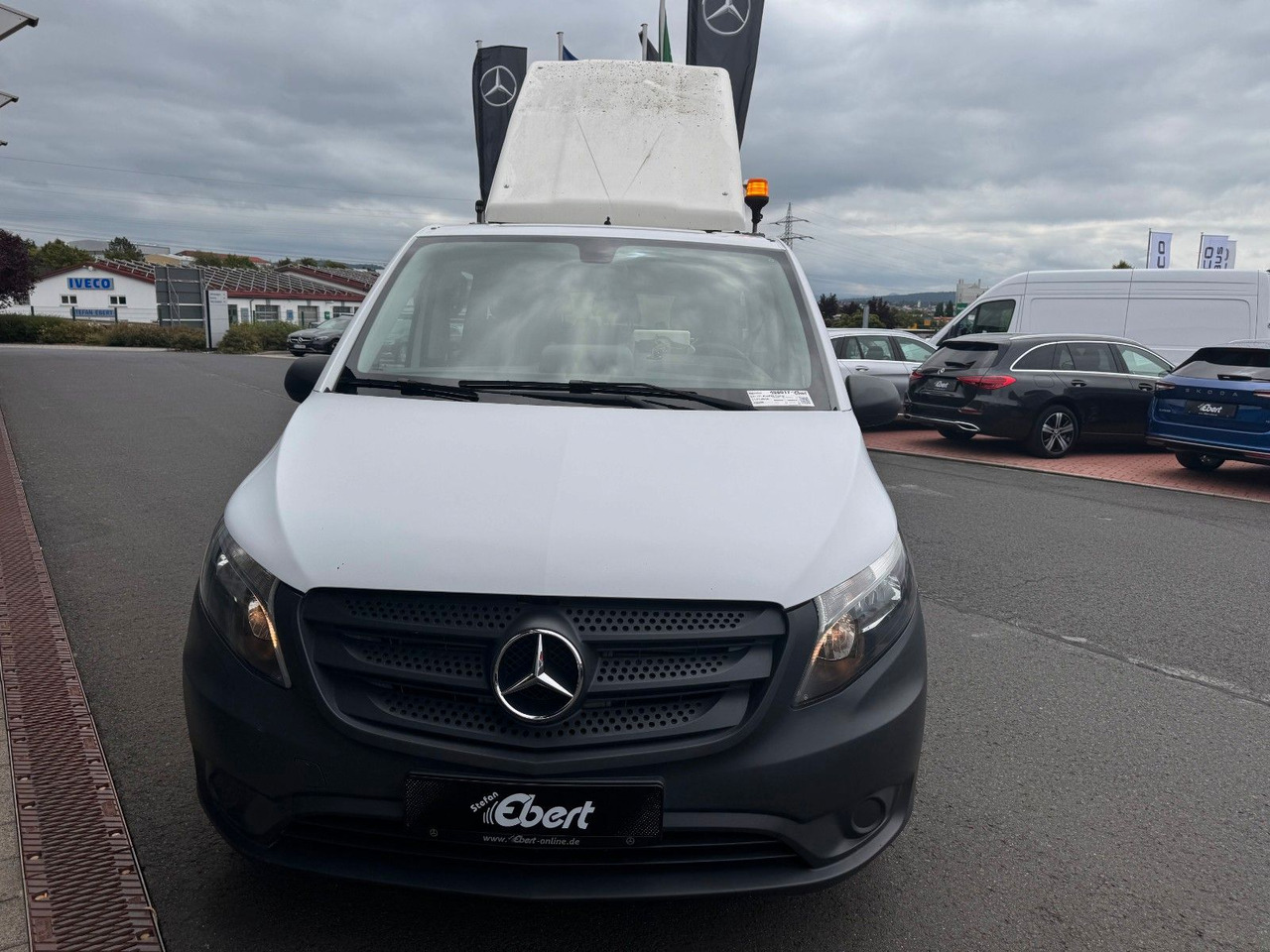 Passenger van Mercedes-Benz Vito 111 CDI Tourer Begleitfahrzeug BF3+ / WVZ: picture 6