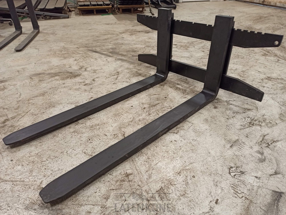 Laten Trukkipiikit 2000kg 1100mm/1200mm 2A Avant - Forks for Construction machinery: picture 3 Laten Trukkipiikit 2000kg 1100mm/1200mm 2A Avant - Forks for Construction machinery: picture 3