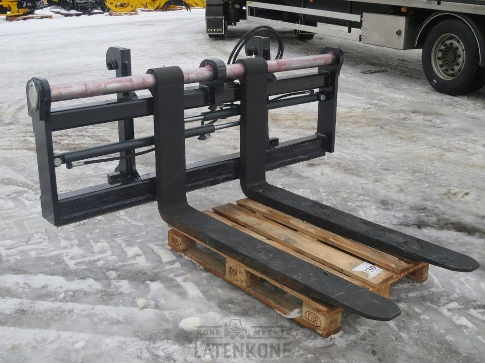 Volvo Hydrauliset trukkipiikit 8000kg 2000mm/1500mm PIN Volvo BM - Forks for Construction machinery: picture 1 Volvo Hydrauliset trukkipiikit 8000kg 2000mm/1500mm PIN Volvo BM - Forks for Construction machinery: picture 1