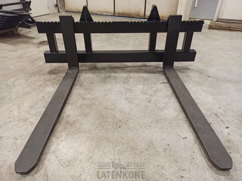 Volvo Trukkipiikit 11000kg 2400mm/1800mm 4A Volvo BM - Forks for Construction machinery: picture 2 Volvo Trukkipiikit 11000kg 2400mm/1800mm 4A Volvo BM - Forks for Construction machinery: picture 2