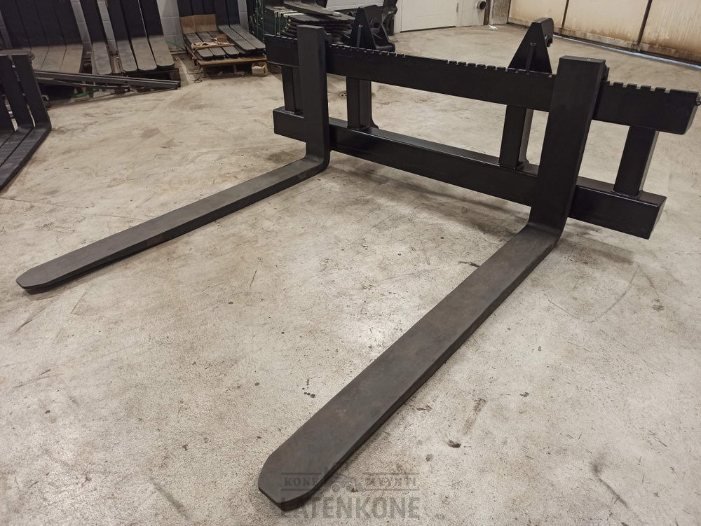Volvo Trukkipiikit 11000kg 2400mm/1800mm 4A Volvo BM - Forks for Construction machinery: picture 3 Volvo Trukkipiikit 11000kg 2400mm/1800mm 4A Volvo BM - Forks for Construction machinery: picture 3