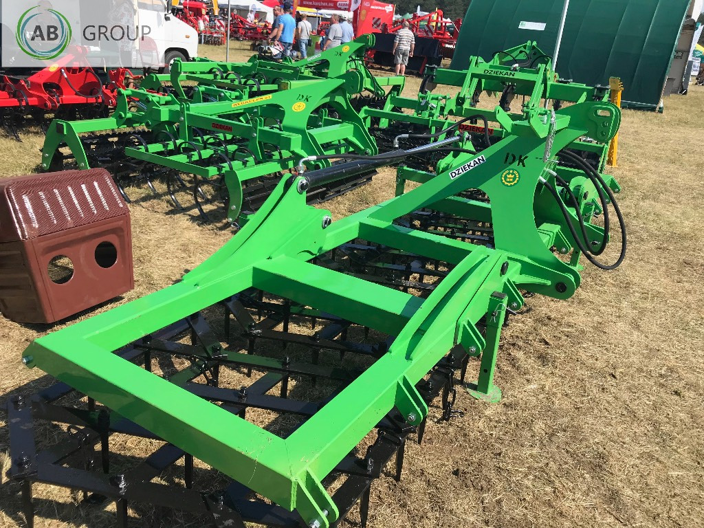 Dziekan hydraulic folding meadow harrow WUKA 5m 5C20H - Chain harrow: picture 4 Dziekan hydraulic folding meadow harrow WUKA 5m 5C20H - Chain harrow: picture 4