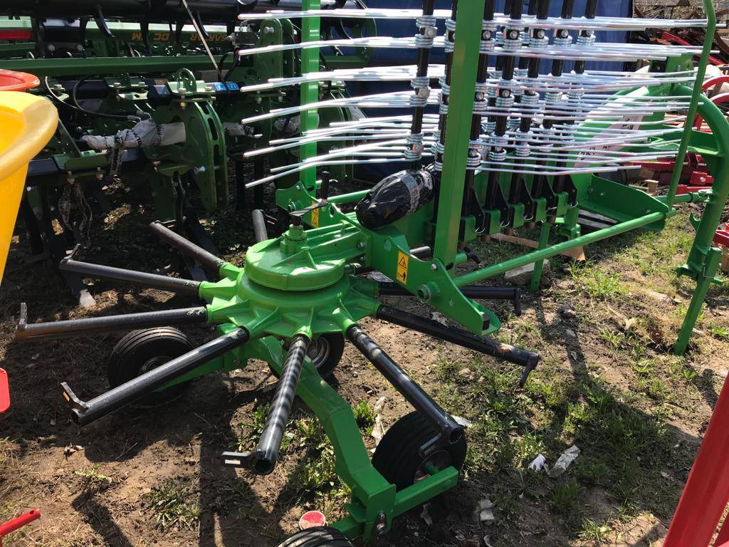 Inter-Tech Rotary Rake ZKT-420, 4.2 m - Tedder/ Rake: picture 4 Inter-Tech Rotary Rake ZKT-420, 4.2 m - Tedder/ Rake: picture 4