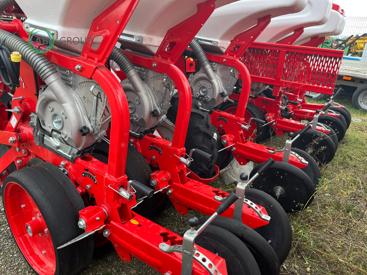 Siewnik do kukurydzy 6-rzędowy VPYT-D300 na ramie półteleskopowej z nawożeniem wgłębnym - Precision sowing machine: picture 5 Siewnik do kukurydzy 6-rzędowy VPYT-D300 na ramie półteleskopowej z nawożeniem wgłębnym - Precision sowing machine: picture 5