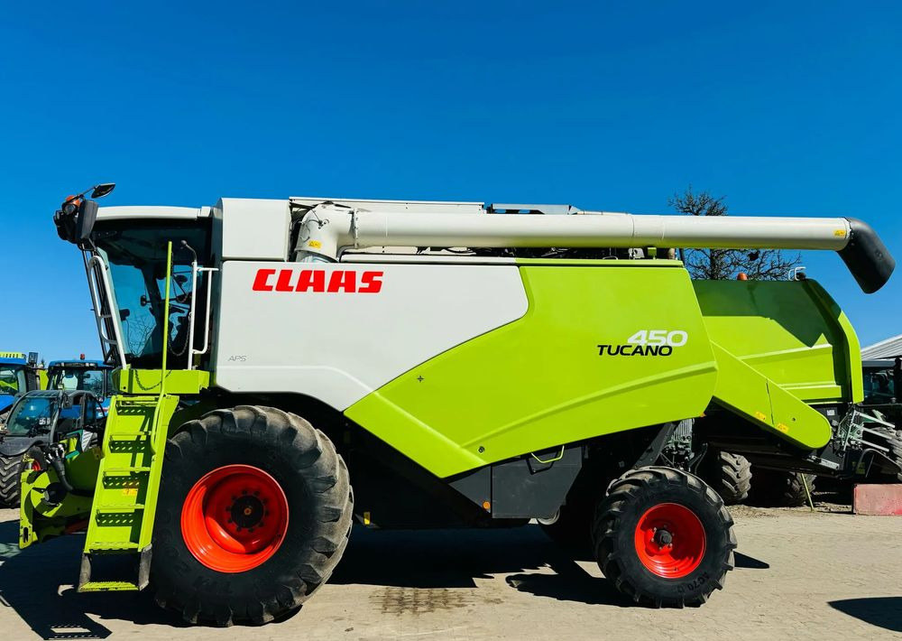 Claas Tucano 450 - Combine harvester: picture 1 Claas Tucano 450 - Combine harvester: picture 1