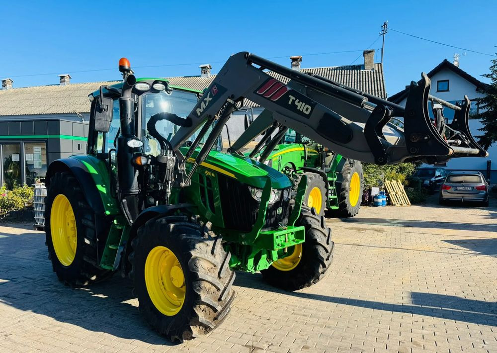 John Deere 6110M - Farm tractor: picture 4 John Deere 6110M - Farm tractor: picture 4