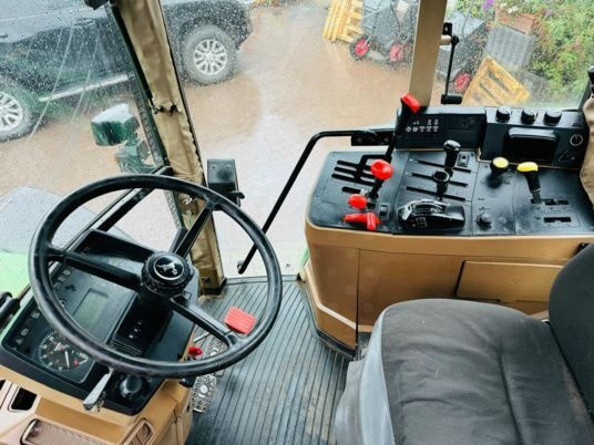 Farm tractor John Deere 6400: picture 9