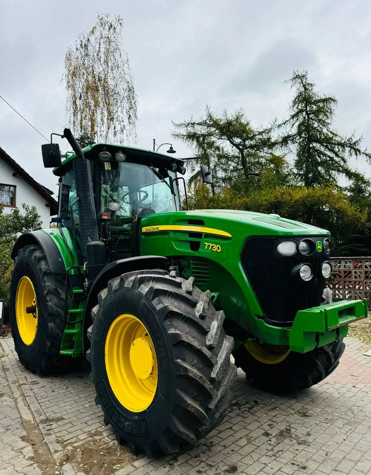 John Deere 7730 - Farm tractor: picture 1 John Deere 7730 - Farm tractor: picture 1