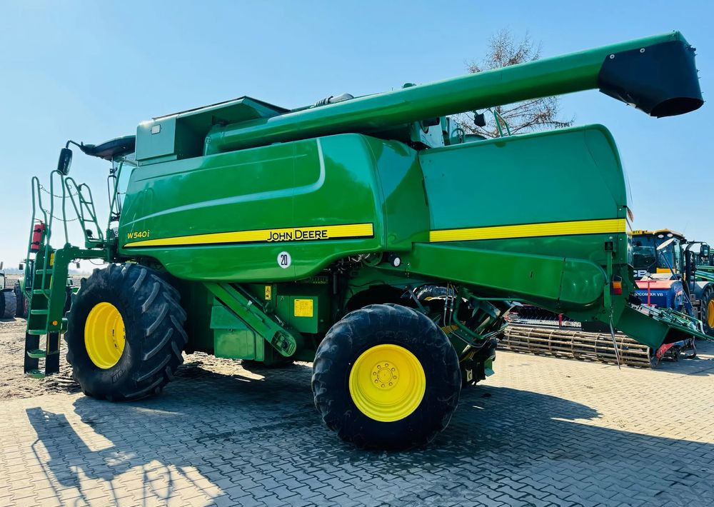 John Deere T670 - Combine harvester: picture 3 John Deere T670 - Combine harvester: picture 3