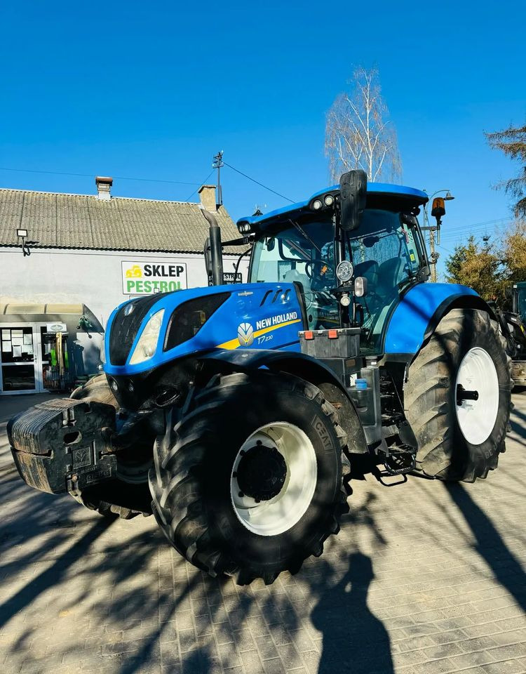New Holland T7.230 - Farm tractor: picture 2 New Holland T7.230 - Farm tractor: picture 2