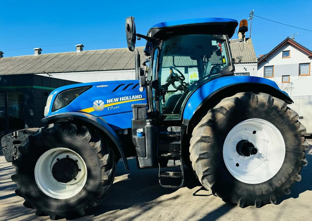 New Holland T7.230 - Farm tractor: picture 1 New Holland T7.230 - Farm tractor: picture 1