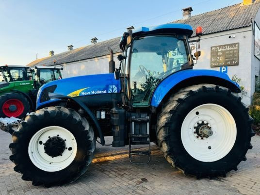 New Holland T7030 - Farm tractor: picture 5 New Holland T7030 - Farm tractor: picture 5