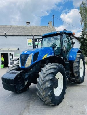 New Holland T7030 - Farm tractor: picture 1 New Holland T7030 - Farm tractor: picture 1