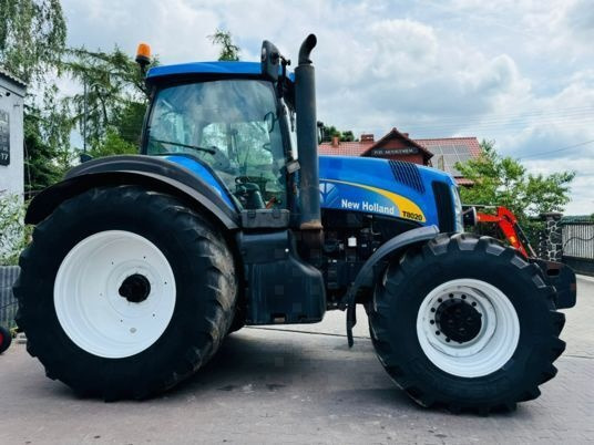 New Holland T8020 - Farm tractor: picture 5 New Holland T8020 - Farm tractor: picture 5