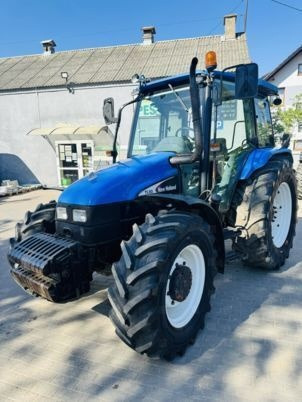 New Holland TL90 - Farm tractor: picture 2 New Holland TL90 - Farm tractor: picture 2