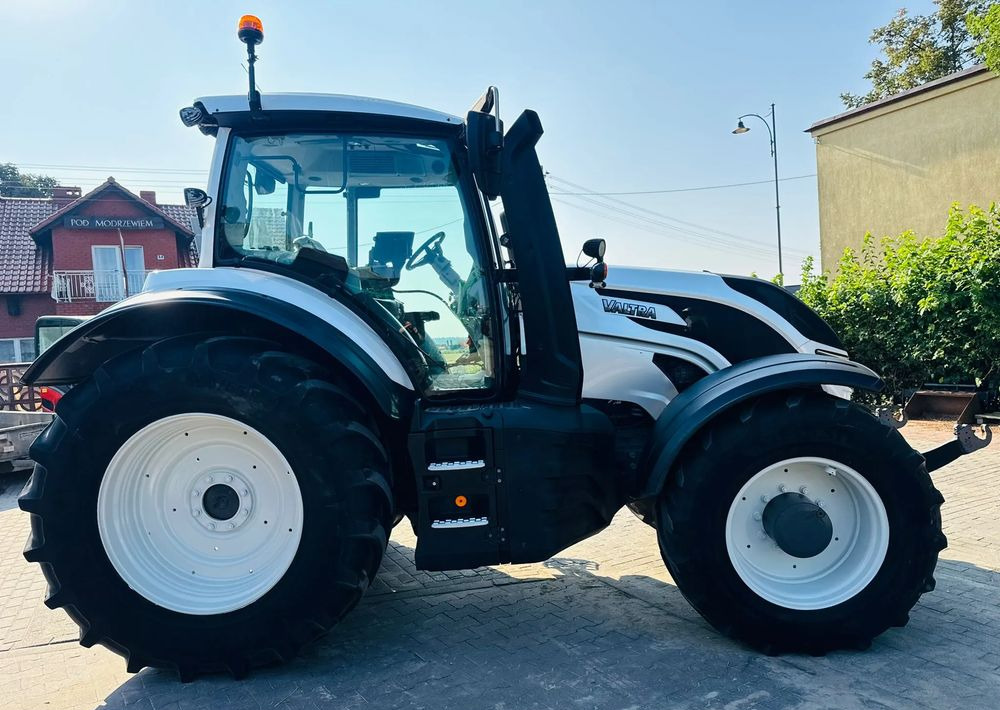 Valtra T174 UNLIMITED Versu - Farm tractor: picture 2 Valtra T174 UNLIMITED Versu - Farm tractor: picture 2