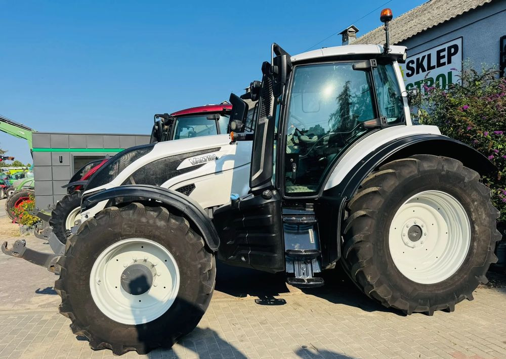 Valtra T174 UNLIMITED Versu - Farm tractor: picture 4 Valtra T174 UNLIMITED Versu - Farm tractor: picture 4