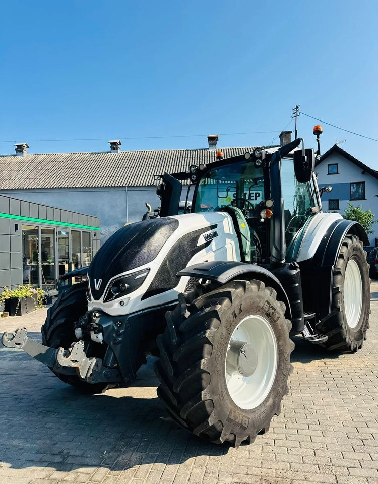 Valtra T174 UNLIMITED Versu - Farm tractor: picture 1 Valtra T174 UNLIMITED Versu - Farm tractor: picture 1