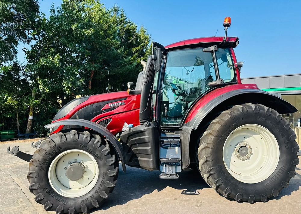 Valtra T174 Versu - Farm tractor: picture 2 Valtra T174 Versu - Farm tractor: picture 2
