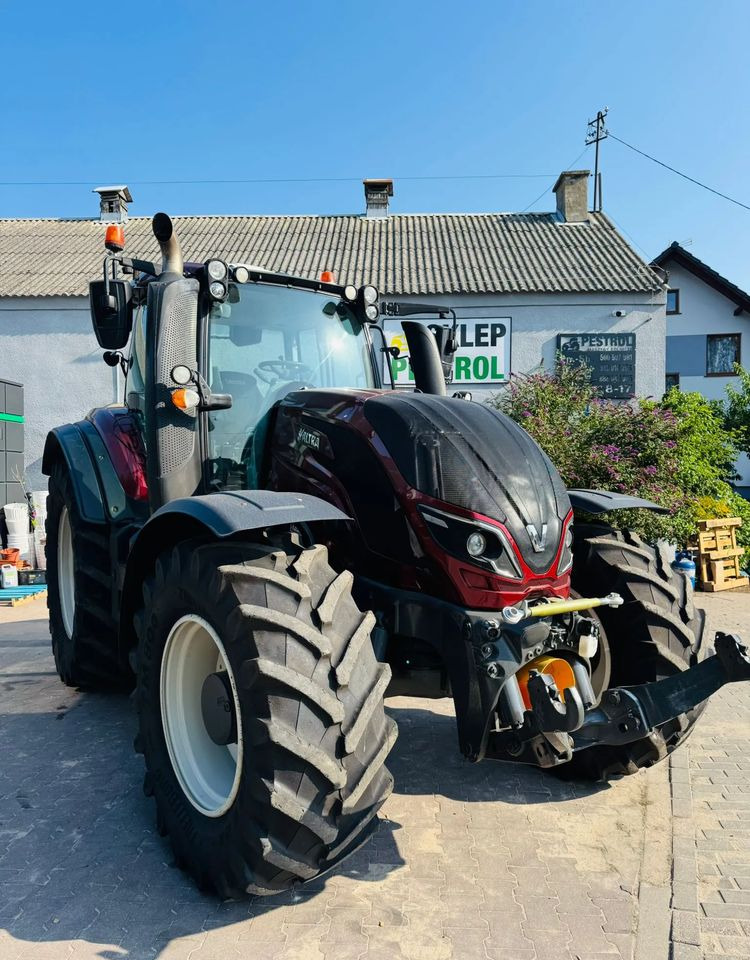 Valtra T174 Versu - Farm tractor: picture 4 Valtra T174 Versu - Farm tractor: picture 4