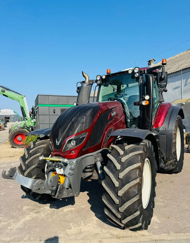Valtra T174 Versu - Farm tractor: picture 5 Valtra T174 Versu - Farm tractor: picture 5
