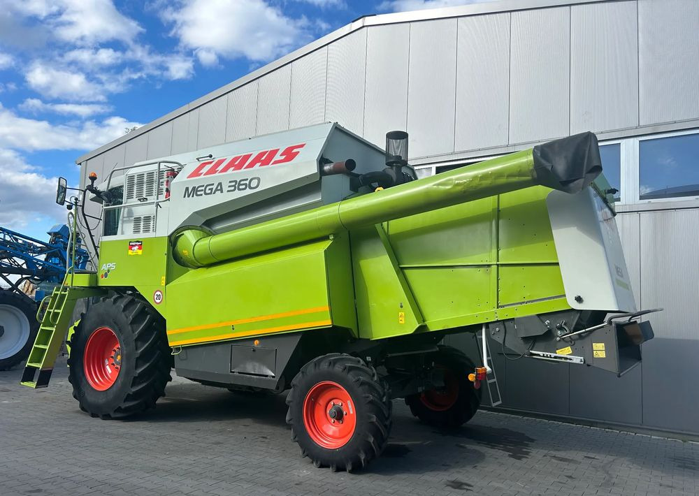 Claas Mega 360 - Combine harvester: picture 2 Claas Mega 360 - Combine harvester: picture 2