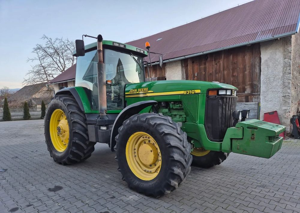 John Deere 8310 - Farm tractor: picture 2 John Deere 8310 - Farm tractor: picture 2