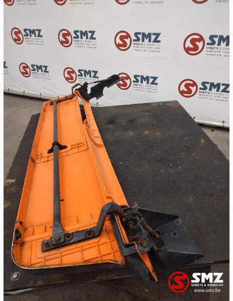 Iveco Occ cabinespoiler links Iveco - Aerodynamics/ Spoiler for Truck: picture 3 Iveco Occ cabinespoiler links Iveco - Aerodynamics/ Spoiler for Truck: picture 3