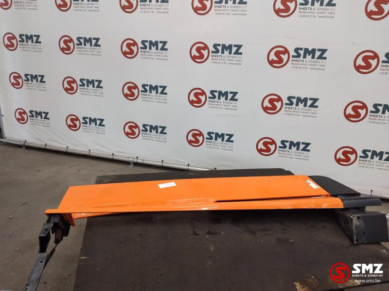 Iveco Occ cabinespoiler links Iveco - Aerodynamics/ Spoiler for Truck: picture 1 Iveco Occ cabinespoiler links Iveco - Aerodynamics/ Spoiler for Truck: picture 1